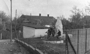 Stavba pomníku OBĚTEM SVĚTOVÝCH VÁLEK LUBOJATY 1961