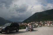 Zastavení ve vesničce Resia na břehu jezera Resia (Lago di Resia)
