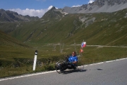 Silnice se opět lámé nahoru. Táhlé a mírnější stoupání na PASSO DELLO STELVIO mám za sebou.